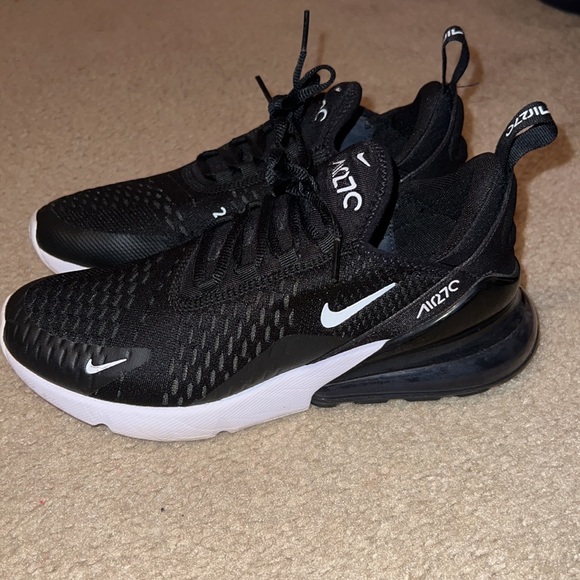Nike Womens Air Max 270 - Picture 2 of 4